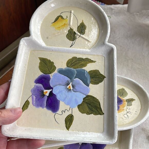 Vintage lot of 3 hand painted snack dishes. Cup and appetizer plates. - Picture 7 of 10
